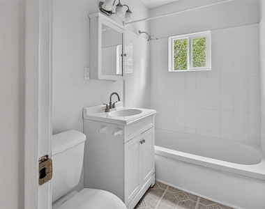 1118 Hunter Drive - Photo Thumbnail 9
