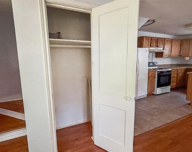 1118 Hunter Drive - Photo Thumbnail 15
