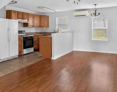 1118 Hunter Drive - Photo Thumbnail 4