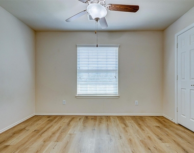 6451 Calgary Woods Lane - Photo Thumbnail 27