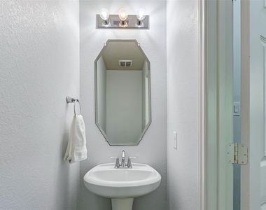 6451 Calgary Woods Lane - Photo Thumbnail 38