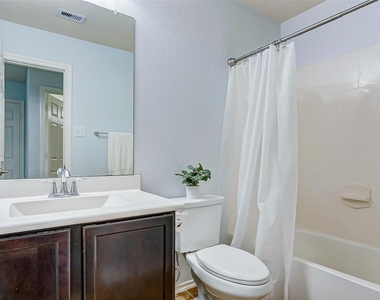 6451 Calgary Woods Lane - Photo Thumbnail 31