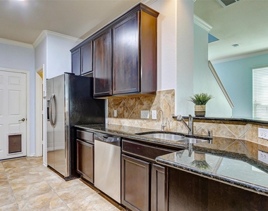 6451 Calgary Woods Lane - Photo Thumbnail 18