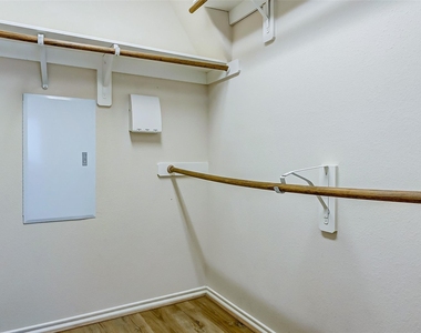 6451 Calgary Woods Lane - Photo Thumbnail 44