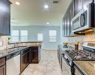 6451 Calgary Woods Lane - Photo Thumbnail 20
