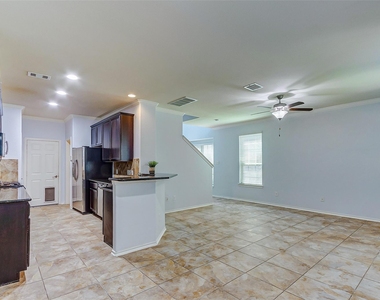 6451 Calgary Woods Lane - Photo Thumbnail 11