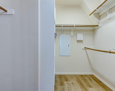 6451 Calgary Woods Lane - Photo Thumbnail 45