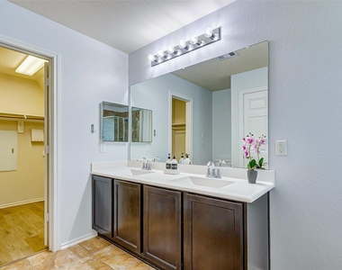 6451 Calgary Woods Lane - Photo Thumbnail 40
