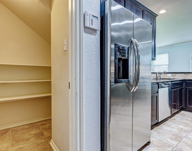 6451 Calgary Woods Lane - Photo Thumbnail 23