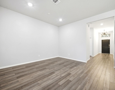 19218 Jenny Creek Court - Photo Thumbnail 16