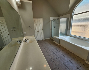 1011 Lexington Green Drive - Photo Thumbnail 26