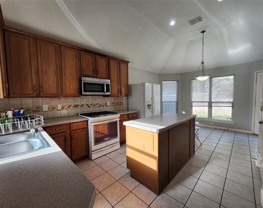 1011 Lexington Green Drive - Photo Thumbnail 25