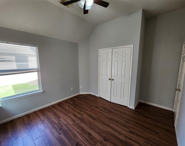 1011 Lexington Green Drive - Photo Thumbnail 30