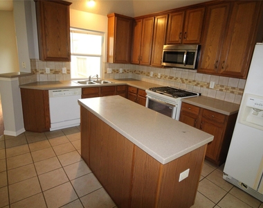 1011 Lexington Green Drive - Photo Thumbnail 9