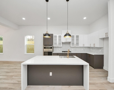 2911 Wichita Street - Photo Thumbnail 13