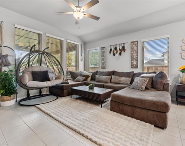 8727 Gleaming Village Way - Photo Thumbnail 13
