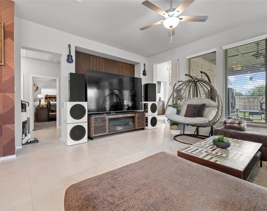 8727 Gleaming Village Way - Photo Thumbnail 14