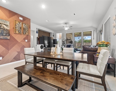 8727 Gleaming Village Way - Photo Thumbnail 9