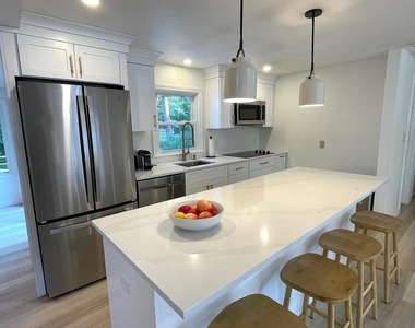 370 Wallis - Photo Thumbnail 7