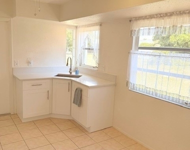 1211 Se 35th Street - Photo Thumbnail 3