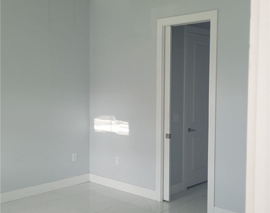 653 Foxchase Drive - Photo Thumbnail 5