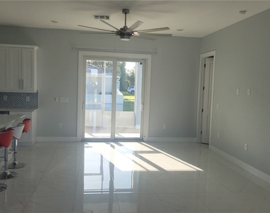 653 Foxchase Drive - Photo Thumbnail 8