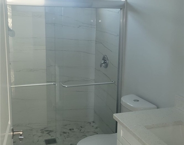 653 Foxchase Drive - Photo Thumbnail 7