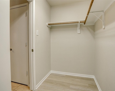 822 Crabapple Way - Photo Thumbnail 12