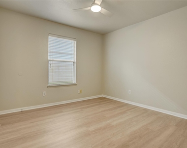 822 Crabapple Way - Photo Thumbnail 13