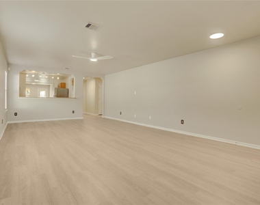822 Crabapple Way - Photo Thumbnail 3