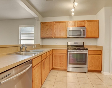 822 Crabapple Way - Photo Thumbnail 5