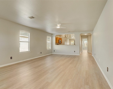 822 Crabapple Way - Photo Thumbnail 2