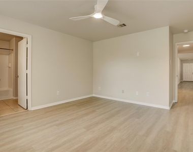 822 Crabapple Way - Photo Thumbnail 10
