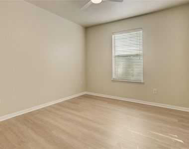 822 Crabapple Way - Photo Thumbnail 14