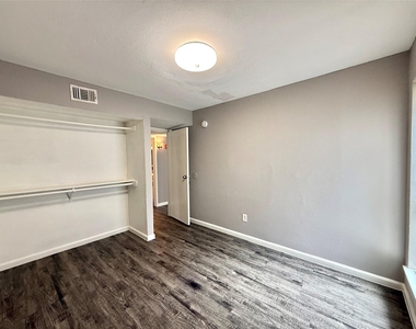 7200 W T C Jester Boulevard - Photo Thumbnail 17