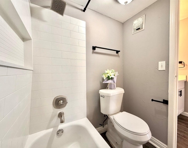 7200 W T C Jester Boulevard - Photo Thumbnail 12