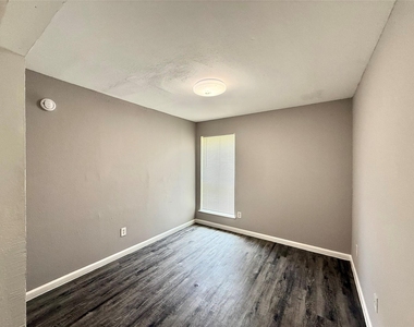 7200 W T C Jester Boulevard - Photo Thumbnail 18
