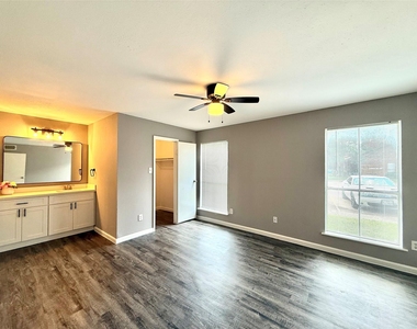 7200 W T C Jester Boulevard - Photo Thumbnail 10