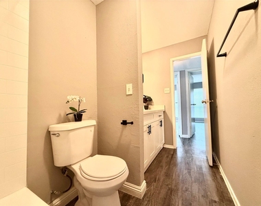 7200 W T C Jester Boulevard - Photo Thumbnail 16