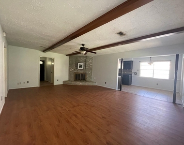 3103 Sam Houston Drive - Photo Thumbnail 6