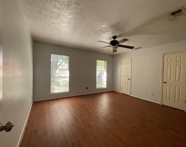 3103 Sam Houston Drive - Photo Thumbnail 11