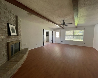 3103 Sam Houston Drive - Photo Thumbnail 2