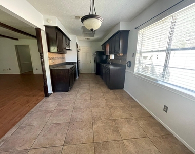 3103 Sam Houston Drive - Photo Thumbnail 10
