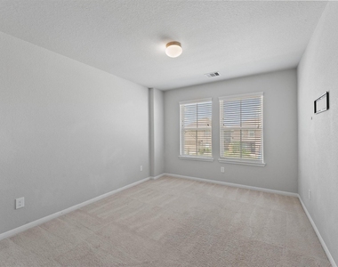 5443 Grand View Drive - Photo Thumbnail 10