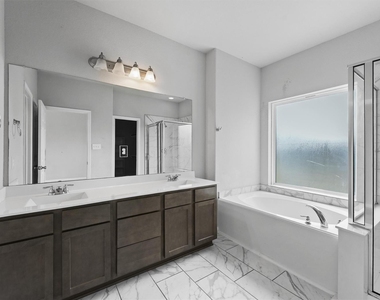 5443 Grand View Drive - Photo Thumbnail 6
