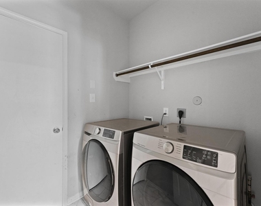 5443 Grand View Drive - Photo Thumbnail 3