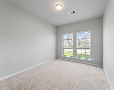 5443 Grand View Drive - Photo Thumbnail 7