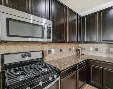 18607 Shavano Court - Photo Thumbnail 12