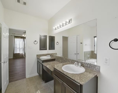 18607 Shavano Court - Photo Thumbnail 17