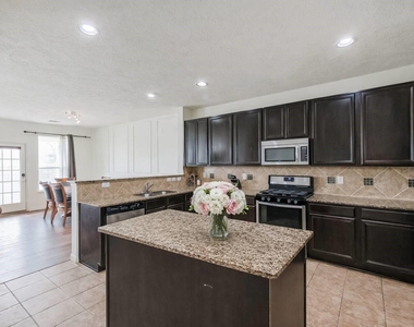 18607 Shavano Court - Photo Thumbnail 10